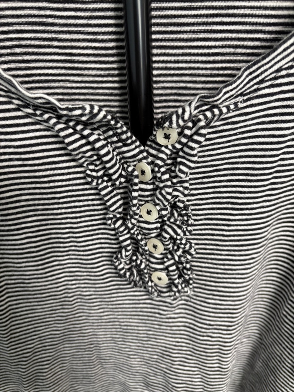 🖤Old Navy Black and White Striped Long Sleeve wHenley🖤 - Picture 3 of 4
